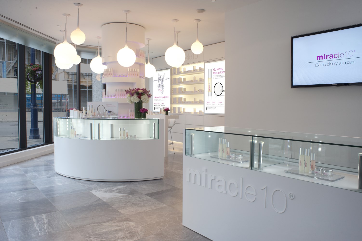 miracle10 Store Display